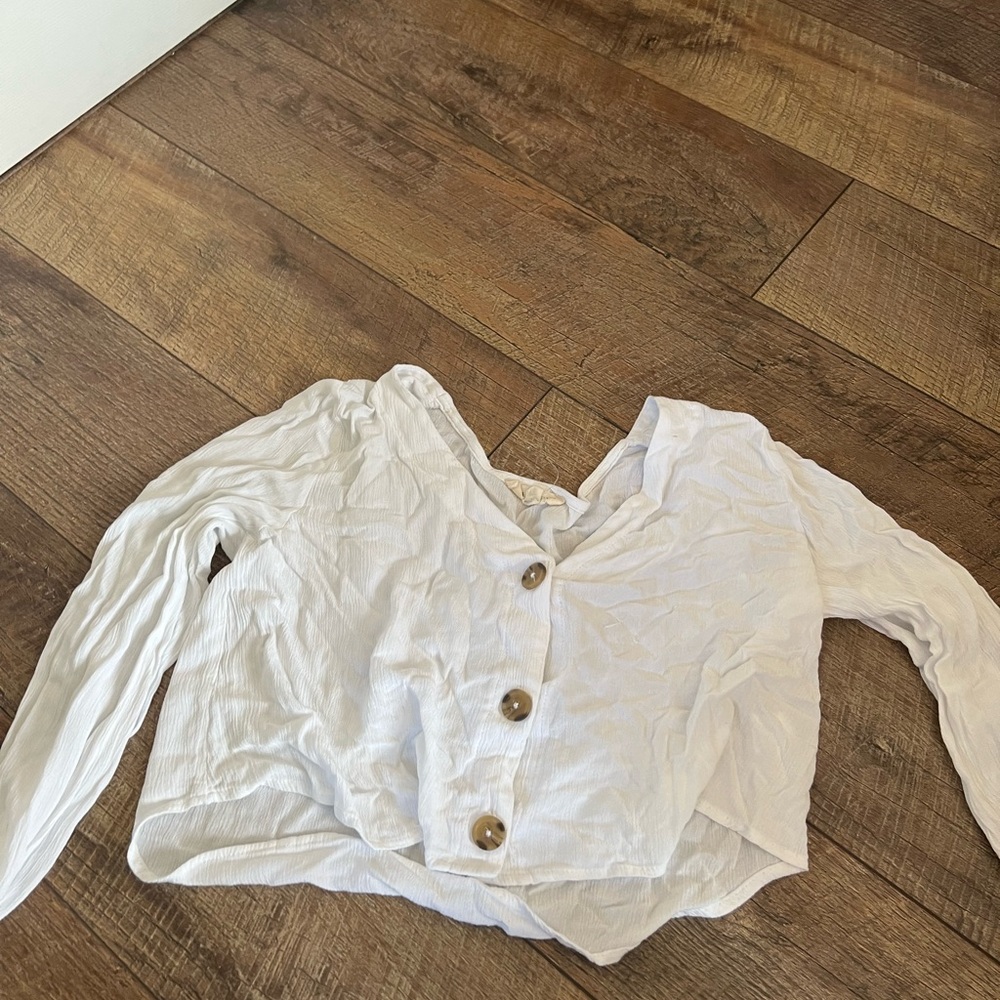 FLOWY WHITE LA HEARTS SHIRT FROM PACSUN, SIZE M, BROWN BUTTONS